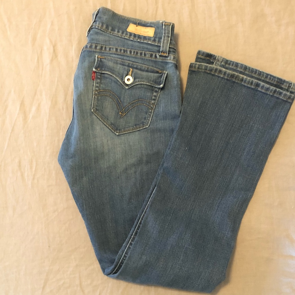 Tilted flare Levi’s